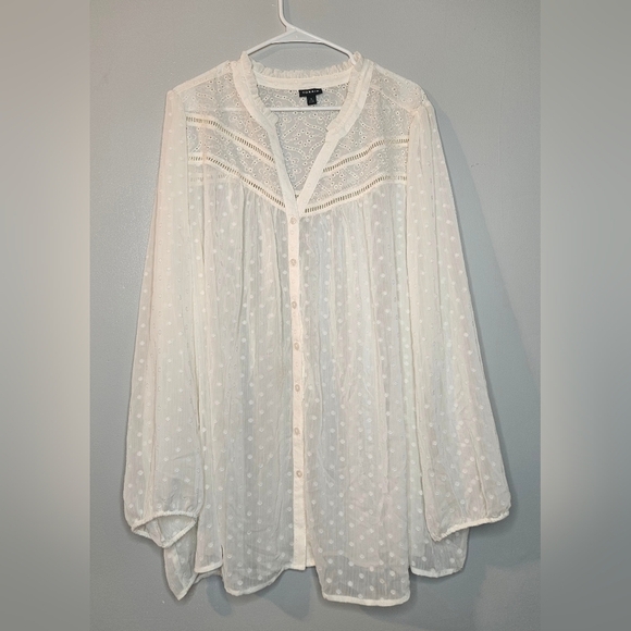 🩷Torrid Chiffon Clip Dot With Contrasting Eyelet Top Ivory Size 5💜 - Picture 8 of 9